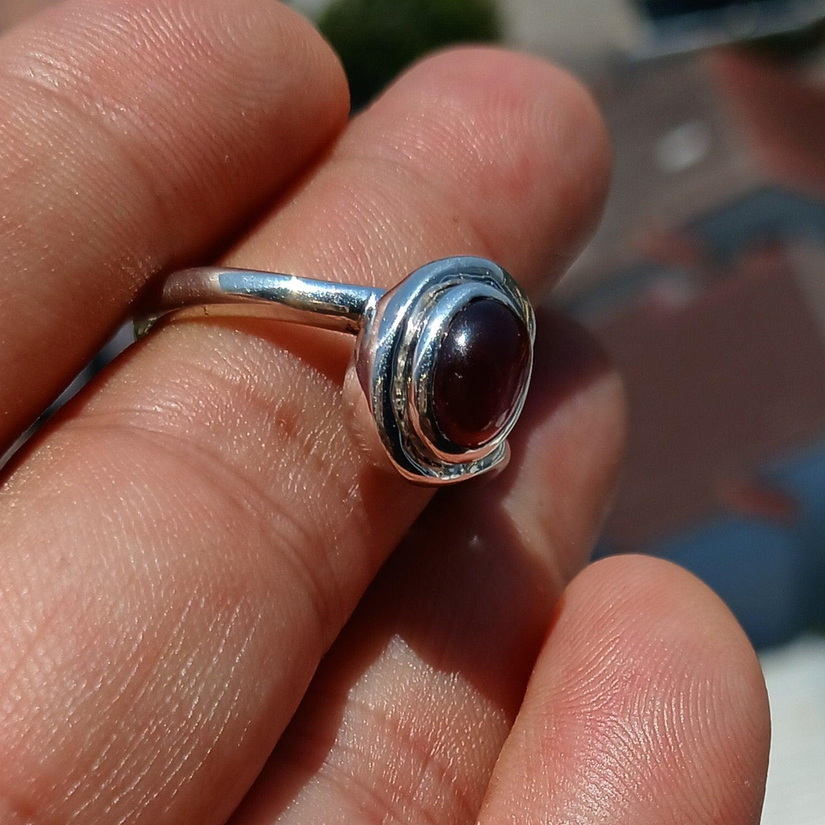 Ring met Rode Granaat — 925 Zilver, Maat 10